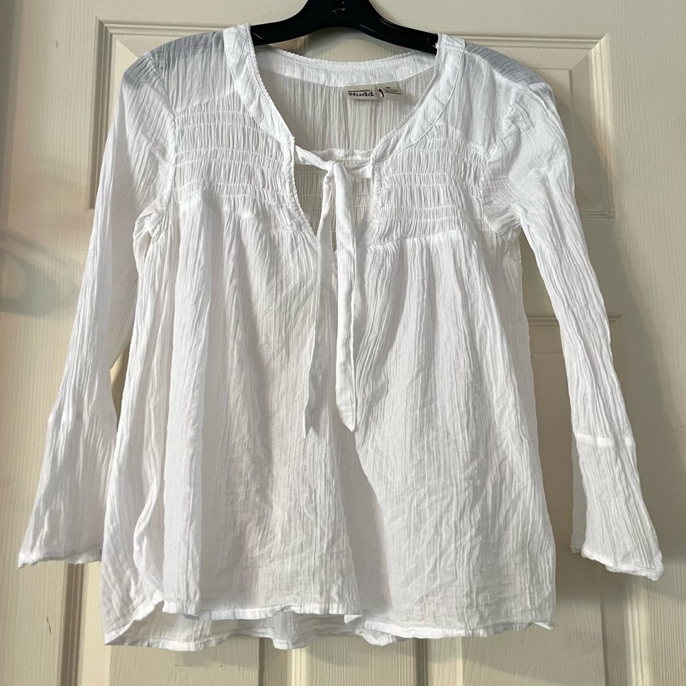 White blouse, long sleeves
